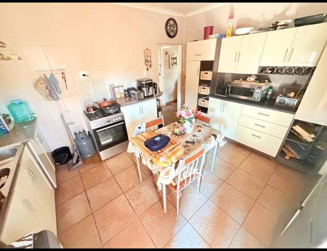 2 BEDROOM HOUSE FOR SALE IN VANDERBIJLPARK CW 2
